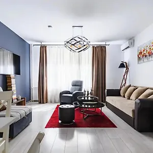 10 Seconds Away From The Main Street, Free Secured Parking Appartamento